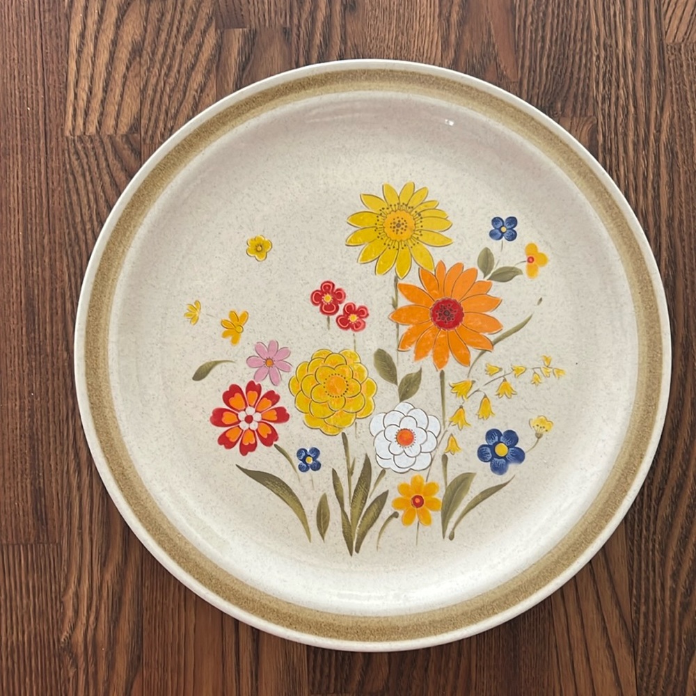Vintage find stoneware FIESTA pattern is made in Japan - Picture 1 of 3